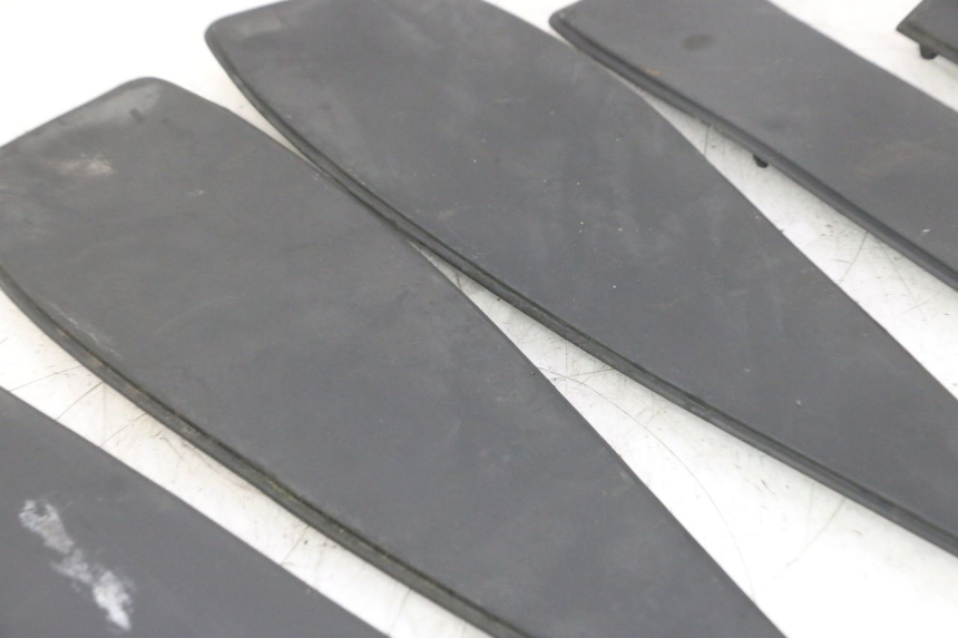 photo de FUßRAUMMATTE PEUGEOT SATELIS 125 (2006 - 2009) - Zoom auf Komponenten