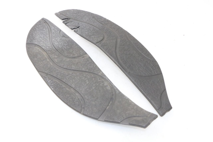 photo de TRITTBRETT VERKLEIDUNG GUMMI APRILIA SCARABEO GT 125 (1999 - 2007) - Hauptansicht