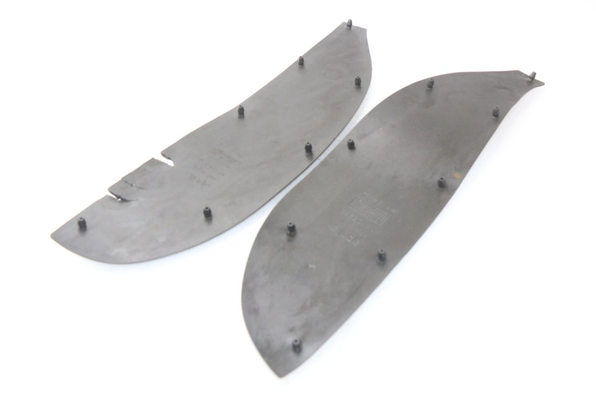 photo de TRITTBRETT VERKLEIDUNG GUMMI APRILIA SCARABEO GT 125 (1999 - 2007) - Zoom auf Gebrauchszustand