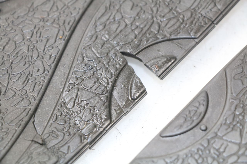 photo de TRITTBRETT VERKLEIDUNG GUMMI APRILIA SCARABEO GT 125 (1999 - 2007) - Alternative Perspektive