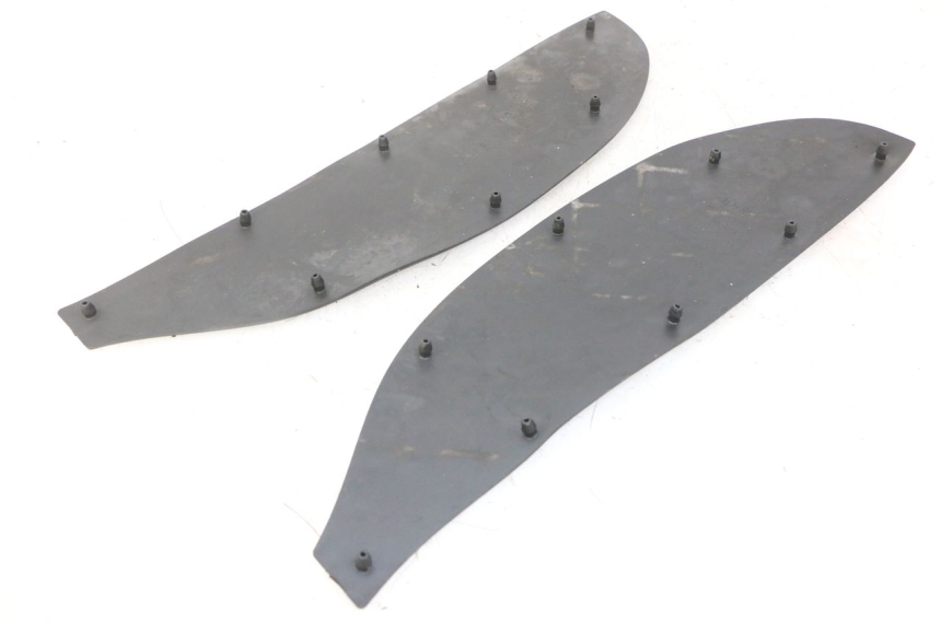 photo de TRITTBRETT VERKLEIDUNG GUMMI APRILIA SCARABEO GT TOURING 125 (1999 - 2005) - Detailansicht des Bauteils