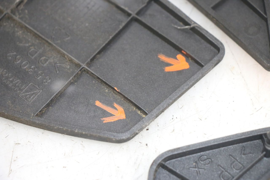 photo de FUßRAUMMATTE APRILIA SR 2T 50 (2012 - 2017) - Detailansicht des Bauteils