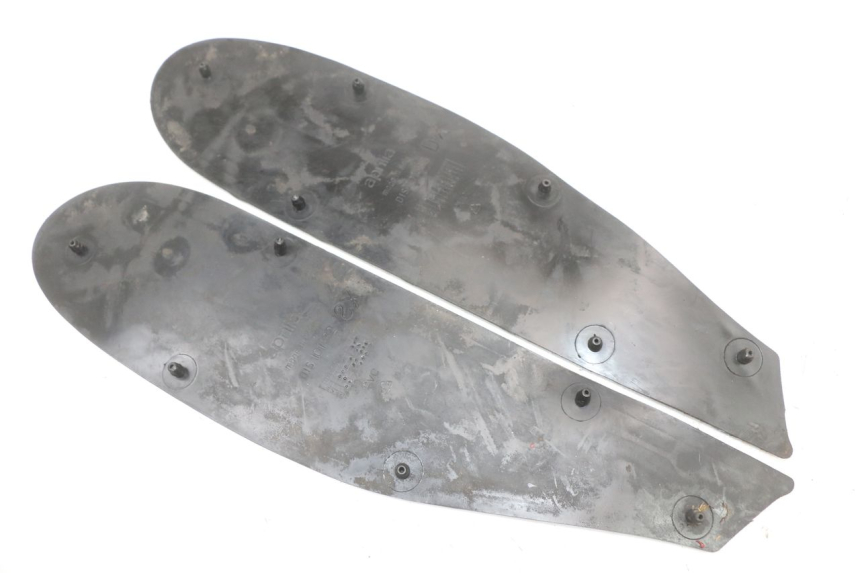 photo de TRITTBRETT VERKLEIDUNG GUMMI APRILIA SR CARB LC 2T 50 (2004 - 2012) - Zoom auf Gebrauchszustand