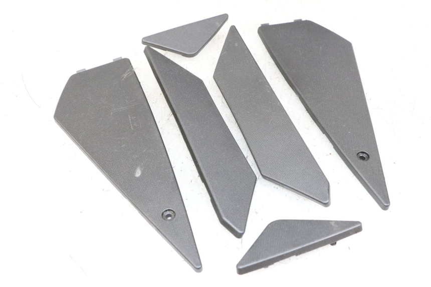 photo de TRITTBRETT VERKLEIDUNG GUMMI APRILIA SR MOTARD 50 (2012 - 2018) - Hauptansicht