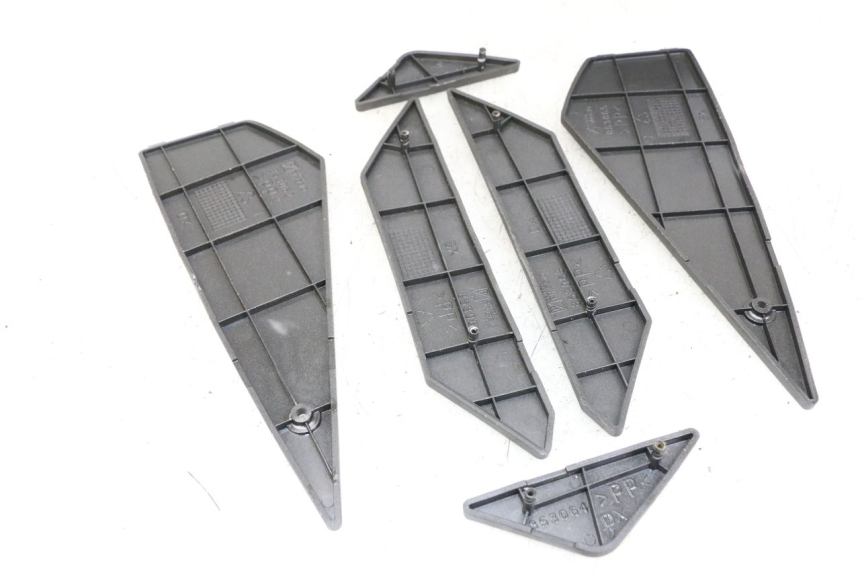 photo de TRITTBRETT VERKLEIDUNG GUMMI APRILIA SR MOTARD 50 (2012 - 2018) - Detailansicht des Bauteils