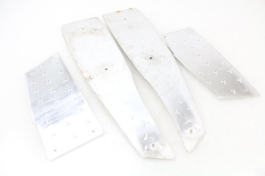 photo de TRITTBRETT VERKLEIDUNG GUMMI RAZZO STEED 125 (2012 - 2018) - Detailansicht des Bauteils