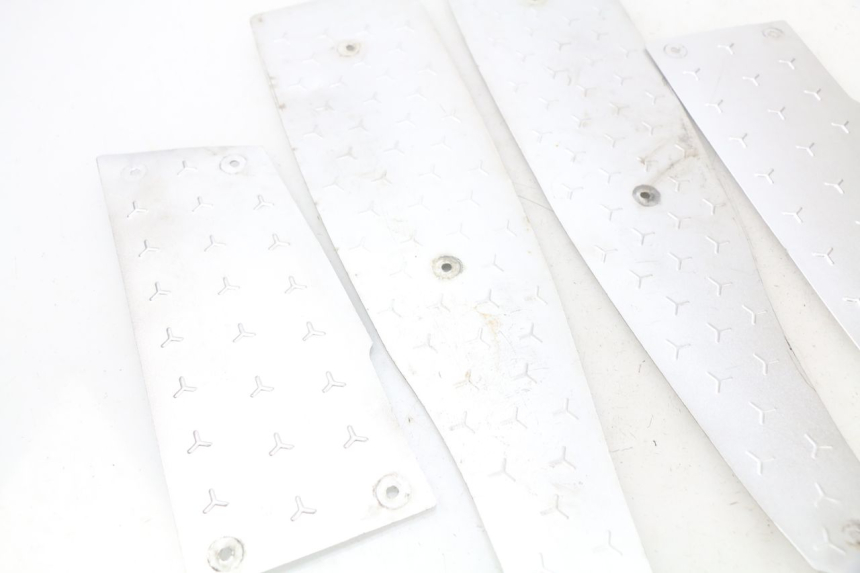 photo de TRITTBRETT VERKLEIDUNG GUMMI RAZZO STEED 125 (2012 - 2018) - Zoom auf Gebrauchszustand