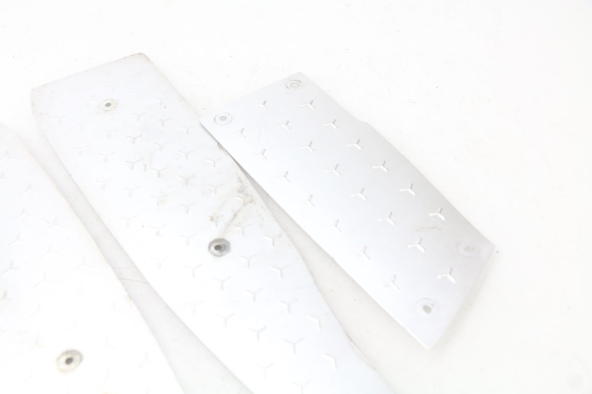 photo de TRITTBRETT VERKLEIDUNG GUMMI RAZZO STEED 125 (2012 - 2018) - Alternative Perspektive