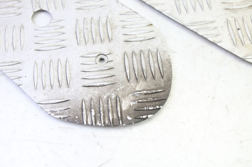 photo de TRITTBRETT VERKLEIDUNG GUMMI PEUGEOT STREETZONE I 2T 50 (2018 - 2020) - Detailansicht des Bauteils