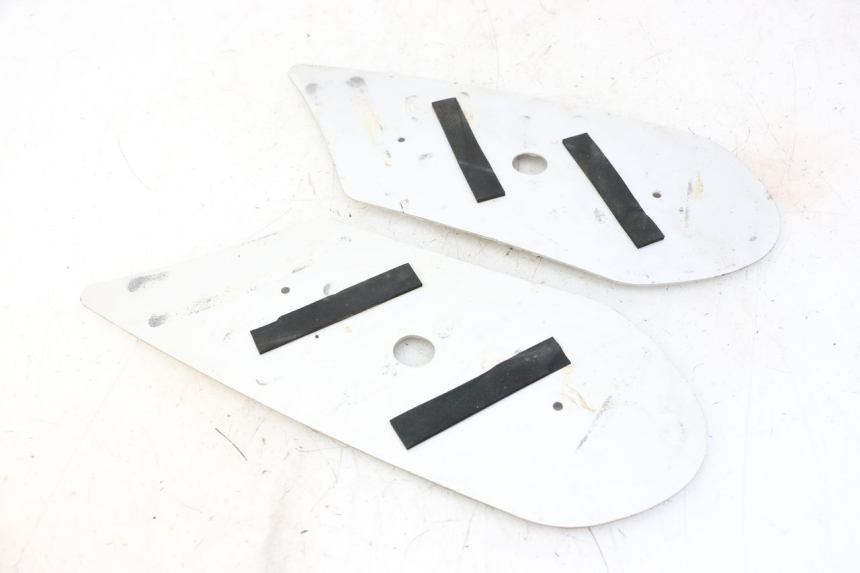 photo de TRITTBRETT VERKLEIDUNG GUMMI PEUGEOT STREETZONE I NAKED 2T 50 (2018 - 2020) - Detailansicht des Bauteils