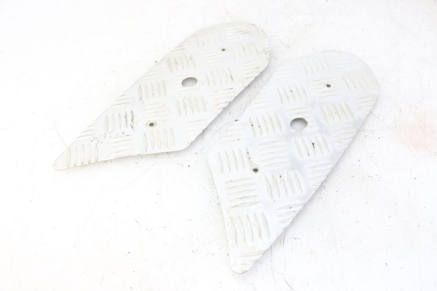 photo de TRITTBRETT VERKLEIDUNG GUMMI PEUGEOT STREETZONE I NAKED 2T 50 (2018 - 2020) - Alternative Perspektive