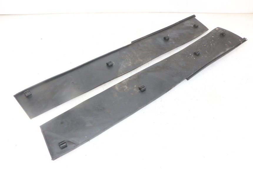 photo de TRITTBRETT VERKLEIDUNG GUMMI PIAGGIO SUPER LX 125 (2000 - 2003) - Detailansicht des Bauteils