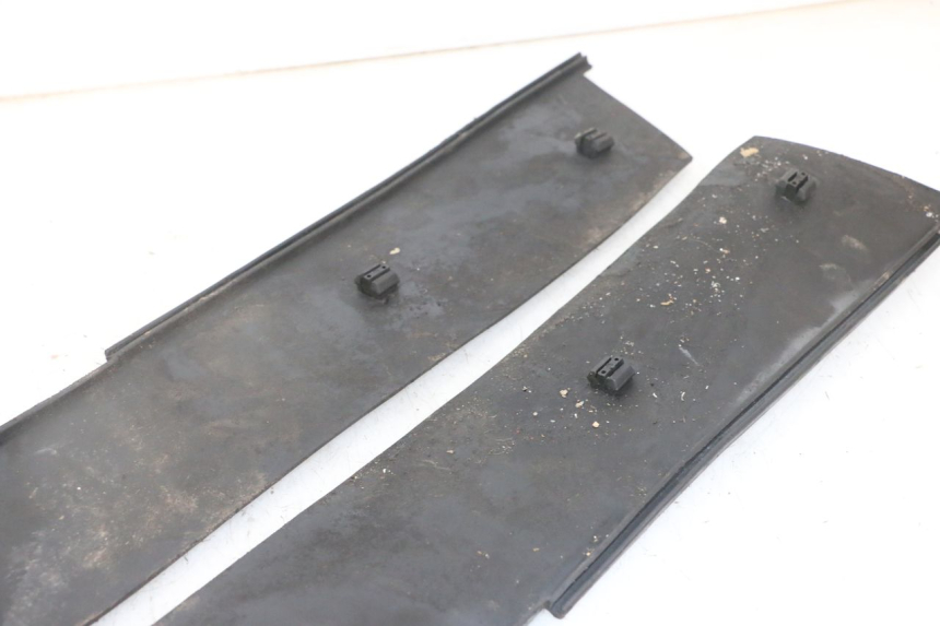 photo de TRITTBRETT VERKLEIDUNG GUMMI PIAGGIO SUPER LX 125 (2000 - 2003) - Alternative Perspektive