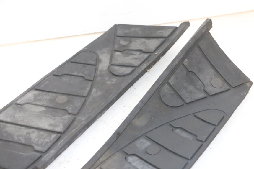 photo de TRITTBRETT VERKLEIDUNG GUMMI PIAGGIO SUPER LX 125 (2000 - 2003) - Gesamtansicht des Produkts