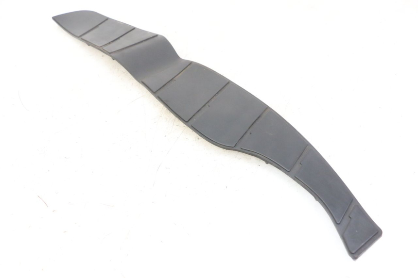 photo de TRITTBRETT VERKLEIDUNG GUMMI SUZUKI BURGMAN 125 (2018 - 2021) - Detailansicht des Bauteils