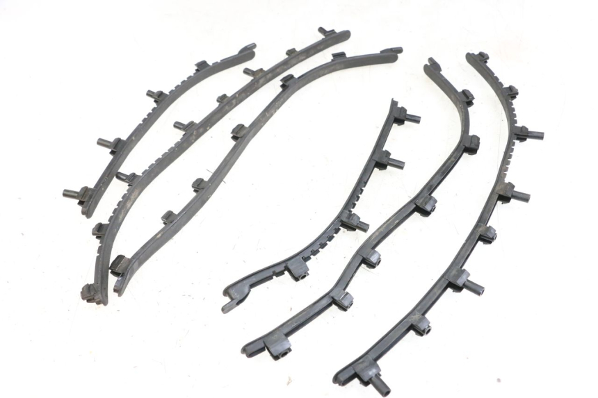 photo de TRITTBRETT VERKLEIDUNG GUMMI PIAGGIO VESPA LX 125 (2005 - 2010) - Hauptansicht