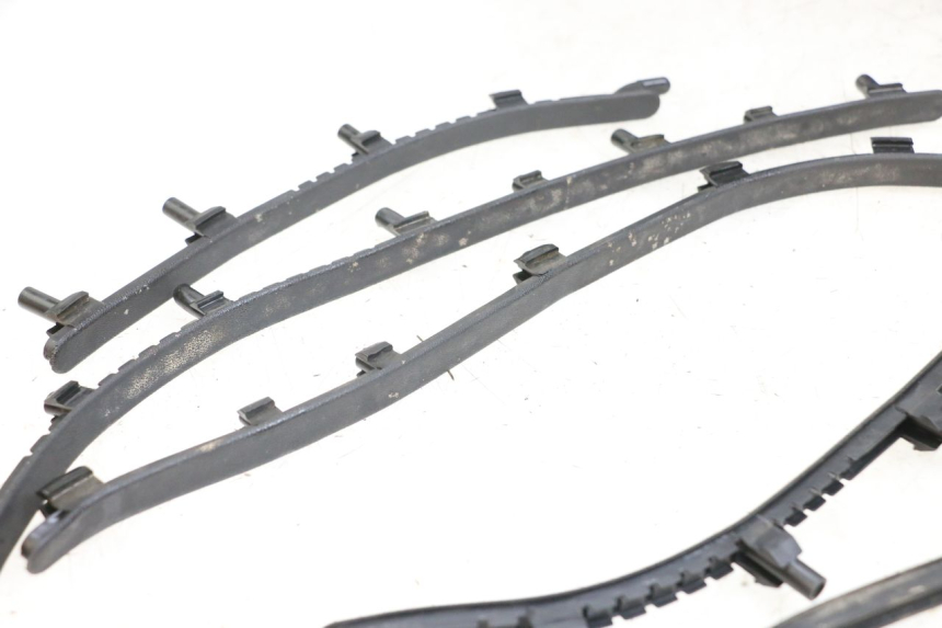 photo de TRITTBRETT VERKLEIDUNG GUMMI PIAGGIO VESPA LX 125 (2005 - 2010) - Zoom auf Gebrauchszustand