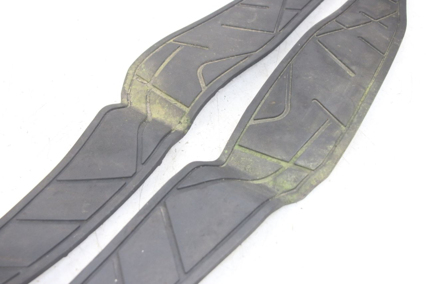 photo de TRITTBRETT VERKLEIDUNG GUMMI KYMCO X-CITING XCITING 400 (2014 - 2018) - Zoom auf Gebrauchszustand