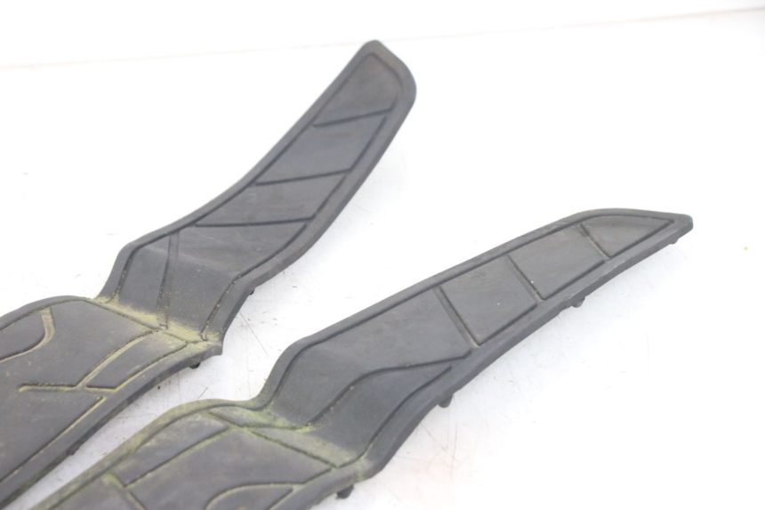 photo de TRITTBRETT VERKLEIDUNG GUMMI KYMCO X-CITING XCITING 400 (2014 - 2018) - Technische Nahaufnahme