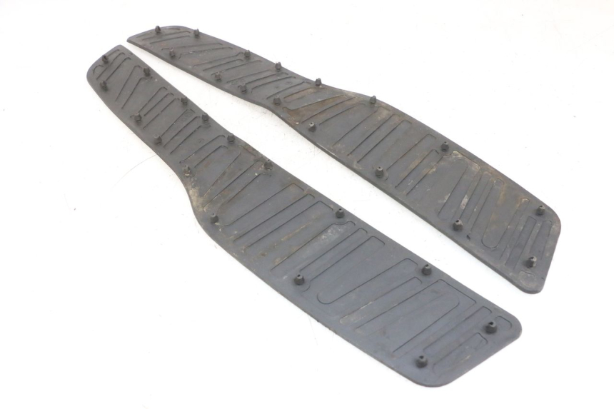 photo de TRITTBRETT VERKLEIDUNG GUMMI PIAGGIO X8 125 (2004 - 2007) - Detailansicht des Bauteils