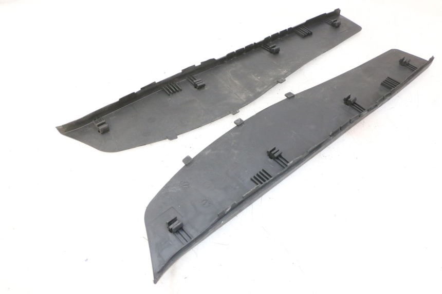 photo de TRITTBRETT VERKLEIDUNG GUMMI PIAGGIO X9 EVOLUTION 125 (2003 - 2007) - Detailansicht des Bauteils