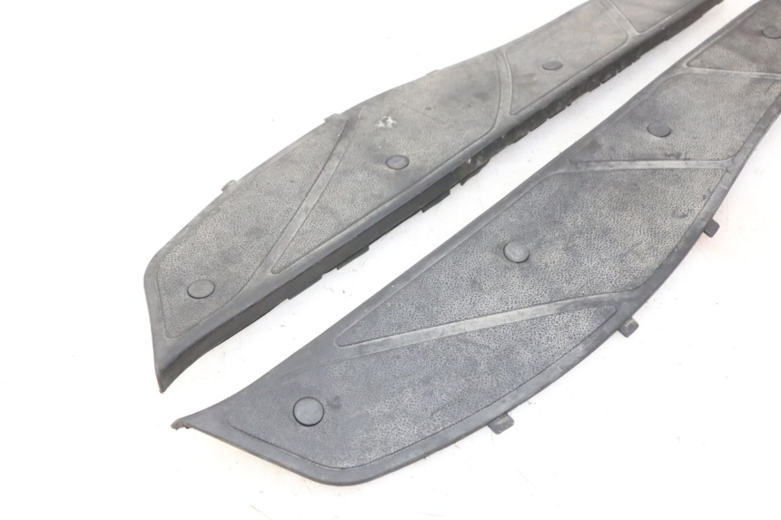 photo de TRITTBRETT VERKLEIDUNG GUMMI PIAGGIO X9 EVOLUTION 125 (2003 - 2007) - Zoom auf Gebrauchszustand