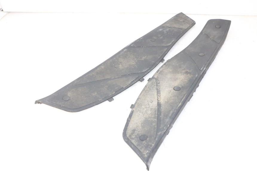 photo de TRITTBRETT VERKLEIDUNG GUMMI PIAGGIO X9 EVOLUTION 125 (2003 - 2007) - Detailansicht des Bauteils