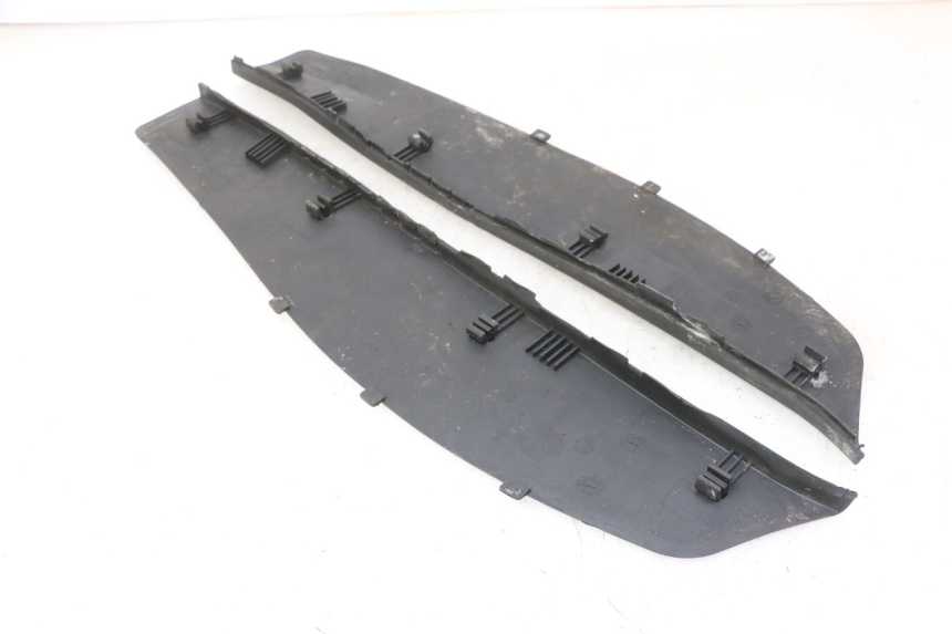 photo de TRITTBRETT VERKLEIDUNG GUMMI PIAGGIO X9 EVOLUTION 125 (2003 - 2007) - Zoom auf Gebrauchszustand