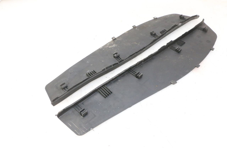 photo de TRITTBRETT VERKLEIDUNG GUMMI PIAGGIO X9 EVOLUTION 125 (2003 - 2007) - Alternative Perspektive