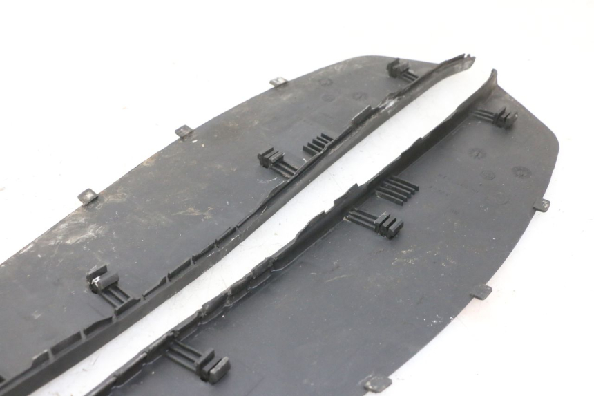 photo de TRITTBRETT VERKLEIDUNG GUMMI PIAGGIO X9 EVOLUTION 125 (2003 - 2007) - Technische Nahaufnahme