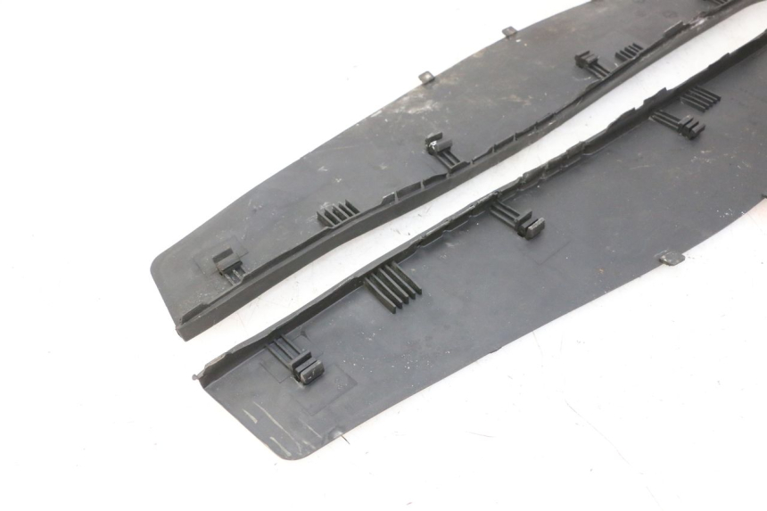 photo de TRITTBRETT VERKLEIDUNG GUMMI PIAGGIO X9 EVOLUTION 125 (2003 - 2007) - Gesamtansicht des Produkts