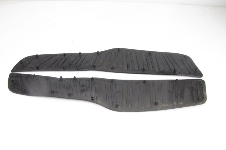 photo de TRITTBRETT VERKLEIDUNG GUMMI PIAGGIO XEVO - X EVO 125 (2007 - 2017) - Detailansicht des Bauteils