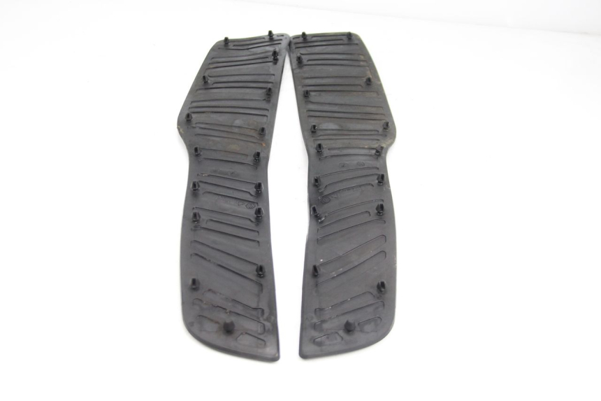 photo de TRITTBRETT VERKLEIDUNG GUMMI PIAGGIO XEVO - X EVO 125 (2007 - 2017) - Alternative Perspektive