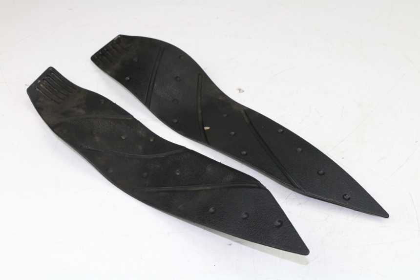 photo de TRITTBRETT VERKLEIDUNG GUMMI YAMAHA X-MAX 250 (2007 - 2009) - Detailansicht des Bauteils