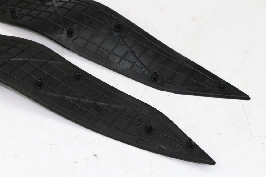 photo de TRITTBRETT VERKLEIDUNG GUMMI YAMAHA X-MAX 250 (2007 - 2009) - Zoom auf Komponenten