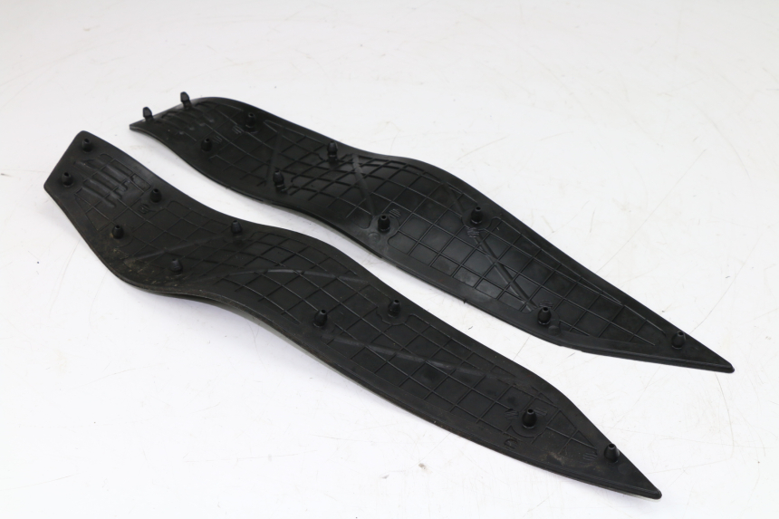 photo de TRITTBRETT VERKLEIDUNG GUMMI YAMAHA X-MAX 250 (2007 - 2009) - Alternative Perspektive