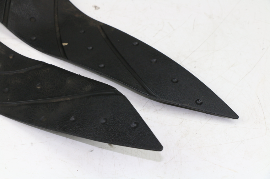 photo de TRITTBRETT VERKLEIDUNG GUMMI YAMAHA X-MAX 250 (2007 - 2009) - Technische Nahaufnahme