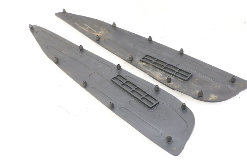 photo de TRITTBRETT VERKLEIDUNG GUMMI YAMAHA X-MAX XMAX ABS 250 (2010 - 2014) - Zoom auf Gebrauchszustand