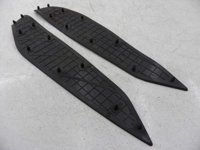 photo de TRITTBRETT VERKLEIDUNG GUMMI YAMAHA XMAX X-MAX 125 (2006 - 2009) - Detailansicht des Bauteils