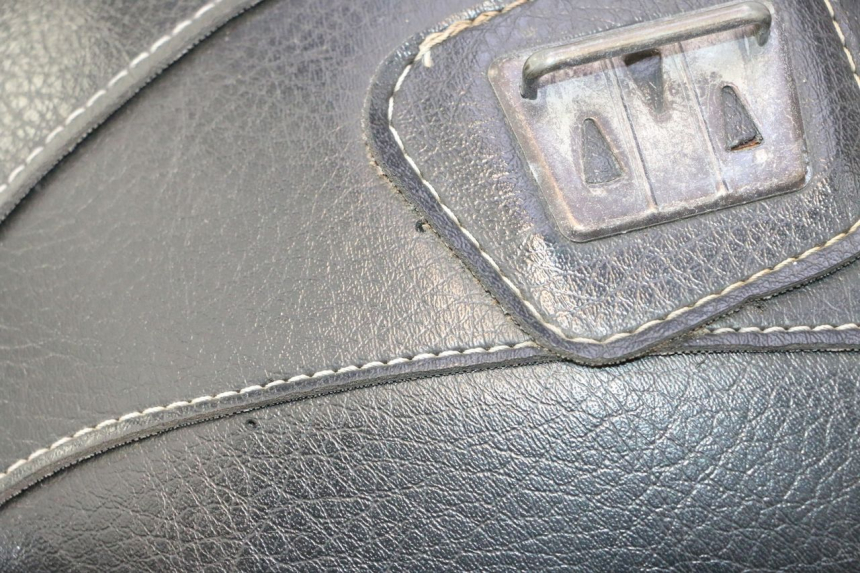 photo de TANKSCHUTZHAUBE KAWASAKI ZZR 600 (1995 - 2004) - Details der Befestigungspunkte
