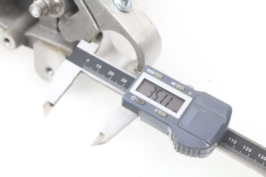 photo de GABELBRÃœCKE OBEN HYOSUNG AQUILA GV 125 (2009 - 2016) - Zoom auf Gebrauchszustand