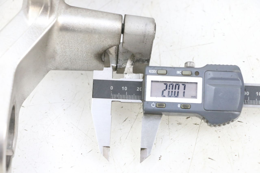 photo de GABELBRÃœCKE OBEN SUZUKI BURGMAN 650 (2013 - 2020) - Detailansicht des Bauteils