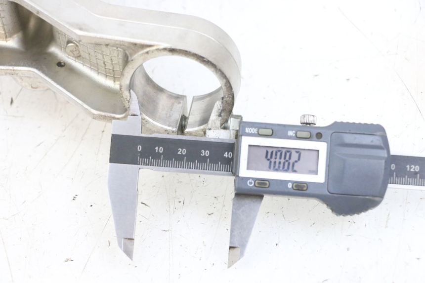 photo de GABELBRÃœCKE OBEN SUZUKI BURGMAN 650 (2013 - 2020) - Zoom auf Gebrauchszustand