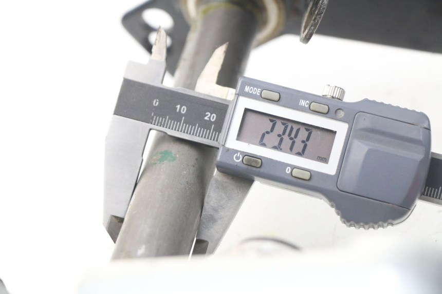 photo de OBERE GABELBRüCKE HONDA CA REBEL 125 (1995 - 2001) - Detailansicht des Bauteils