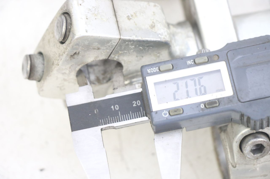 photo de OBERE GABELBRüCKE HONDA CA REBEL 125 (1995 - 2001) - Detailansicht des Bauteils