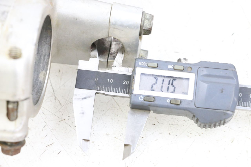 photo de GABELBRÃœCKE OBEN HONDA CR 125 (1989 - 1991) - Detailansicht des Bauteils