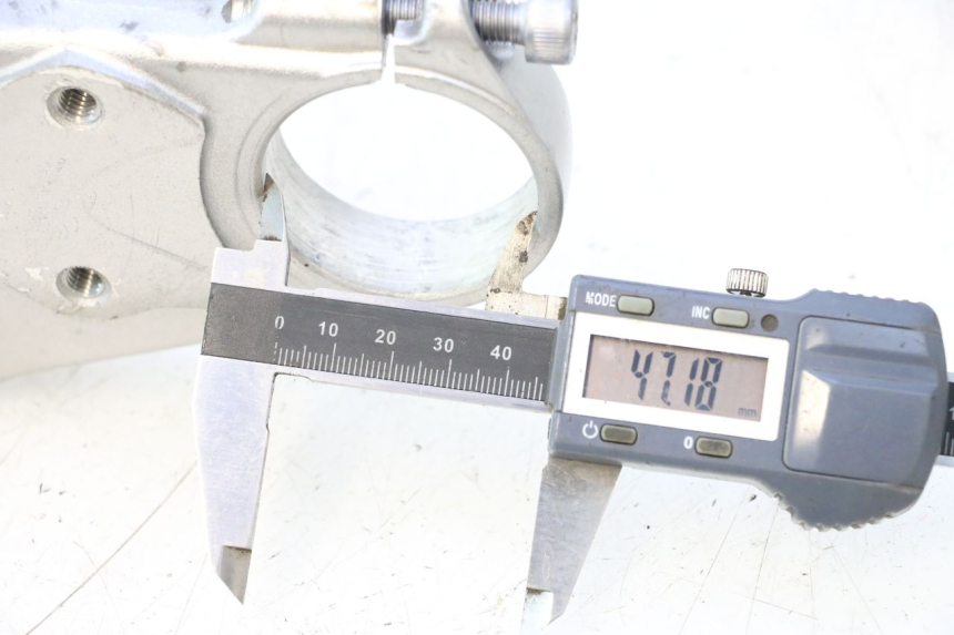 photo de GABELBRÃœCKE OBEN YAMAHA FJR 1300 (2001 - 2005) - Alternative Perspektive