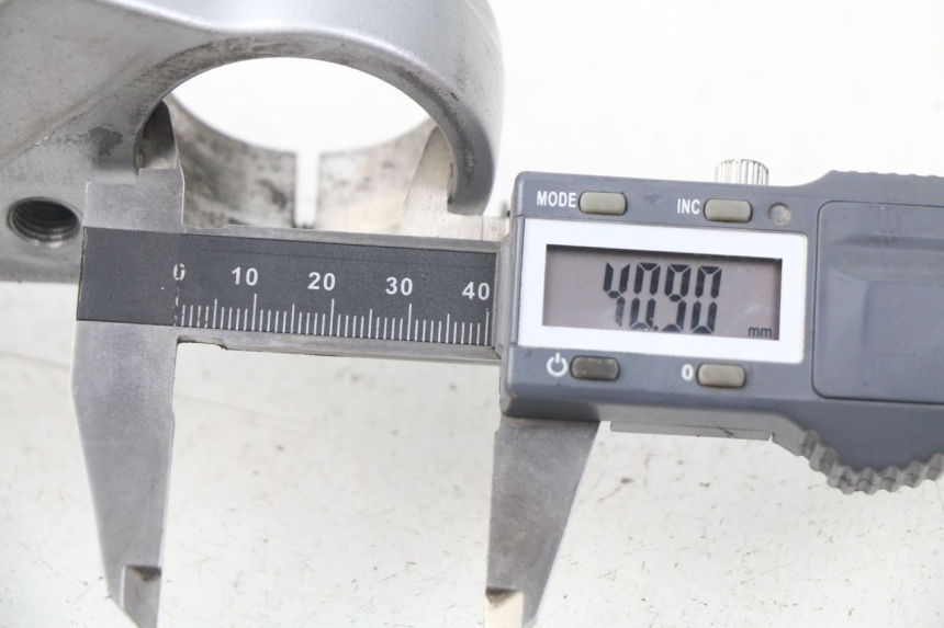 photo de GABELBRÃœCKE OBEN SUZUKI GSX-F GSXF 600 (1998 - 2004) - Detailansicht des Bauteils