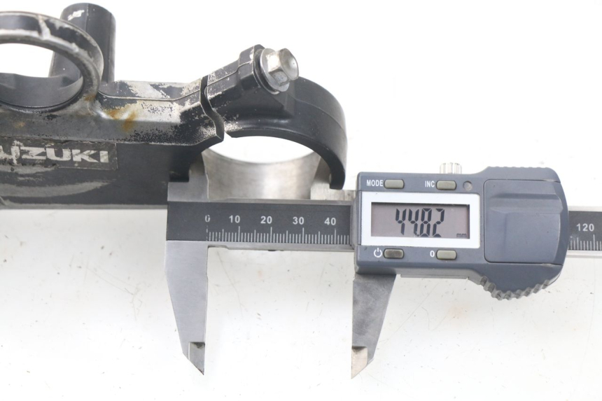 photo de GABELBRÃœCKE OBEN SUZUKI GSX-R GSXR 600 (2001 - 2003) - Detailansicht des Bauteils