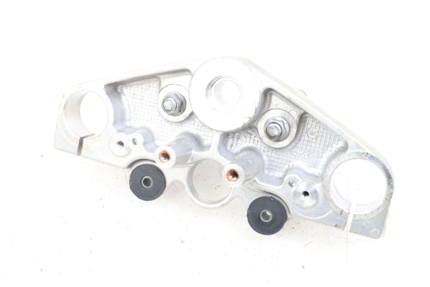 photo de GABELBRÃœCKE OBEN SUZUKI GZ MARAUDER 125 (1998 - 2004) - Zoom auf Gebrauchszustand